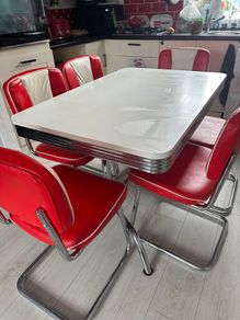 Eddie Rockets table and chairs