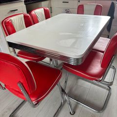 Eddie Rockets table and chairs