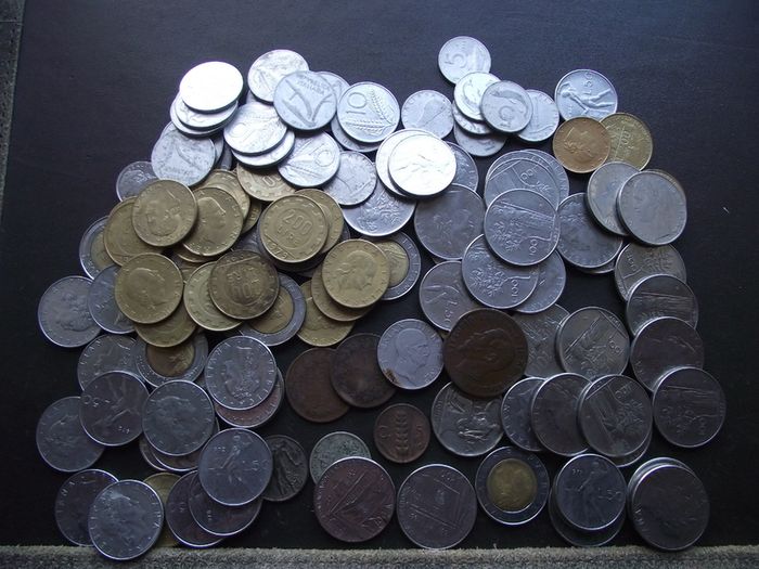 A Lot of 670 grams of Italian coins
