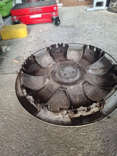 Toyota Yaris original wheel trim #2 with small crack