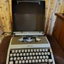 Vintage Royal 202 Manual Typewriter with Case Image 3