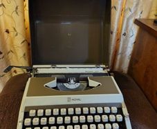 Vintage Royal 202 Manual Typewriter with Case