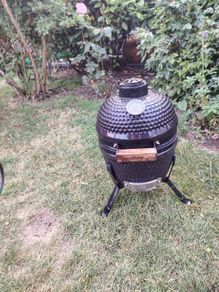 Mini kamado grill