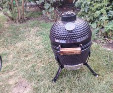 Mini kamado grill
