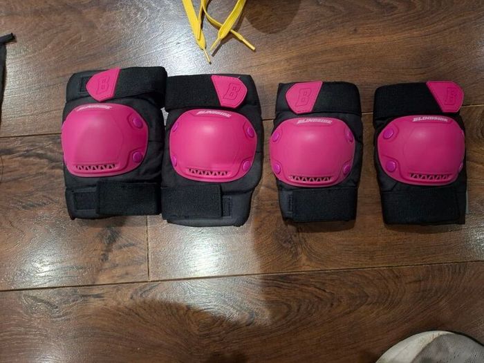 Kids rollerskates and knee/elbow pads