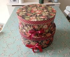 2 hat boxes