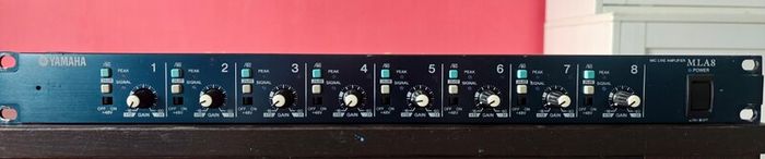 YAMAHA MLA8 analogue 8-channel studio preamp