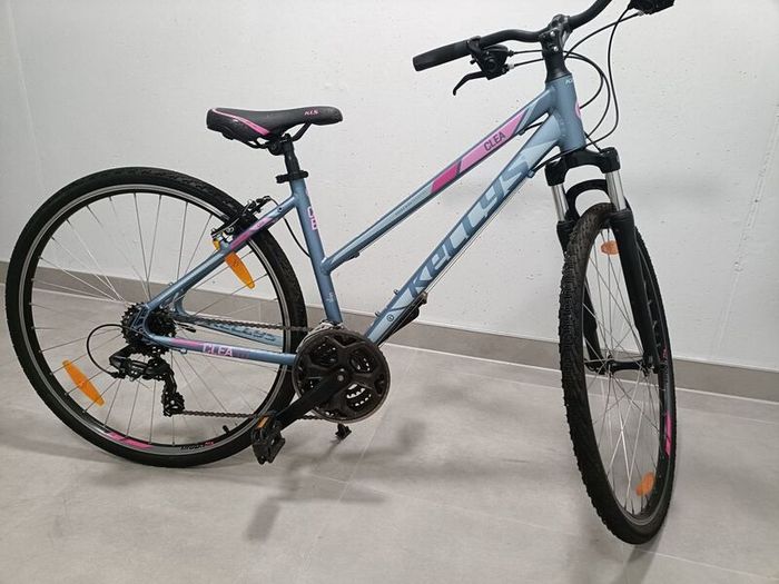ladies bike Kelly's in mint condition.