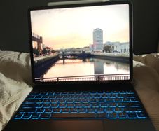 iPad Pro/Air 12.9inch Magnetic Keyboard Case (ESR)
