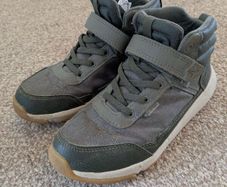 Kids hiking boots