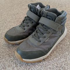 Kids hiking boots