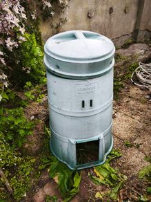 Compost bin
