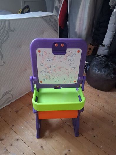 Free child's small desk table