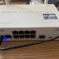 mikrotik CRS109 wireless router/switch