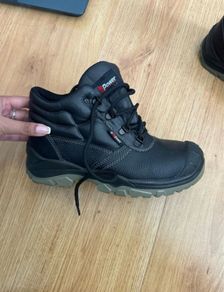 Safety boot size 4