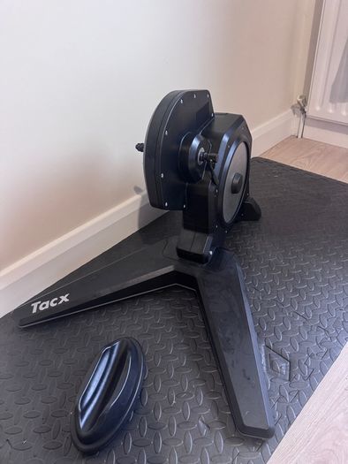 Tacx Flux S Smart Direct Drive Turbo Trainer (T2900S)