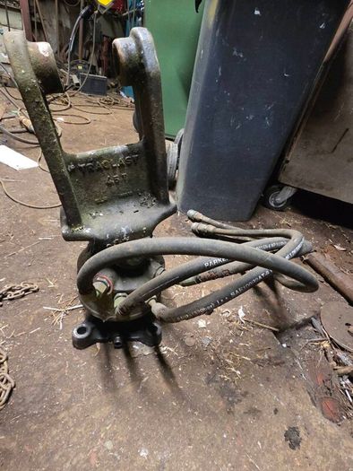 Hydraulic rotator for a grab bucket