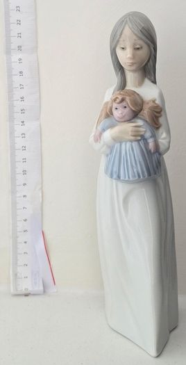 Nao by Lladro Figurine