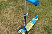 3 wheel scooter with flashing LED wheels