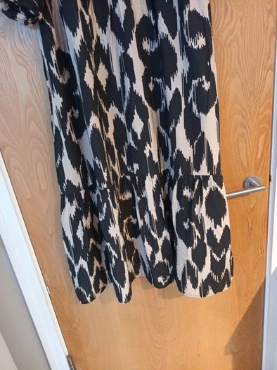 New Look Black/Biscuit Dress. S. 16.  New - No Tag.