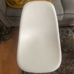 2 white chairs