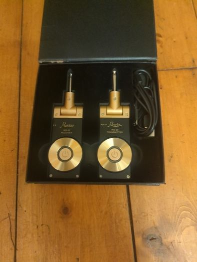 Guitar transmitter receiver set