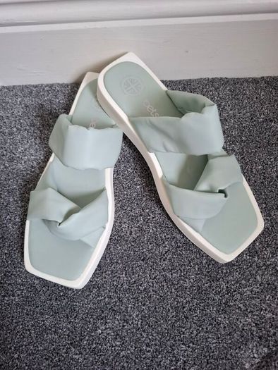Brand new Betsy sliders