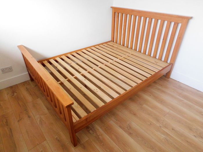 Solid pine bed