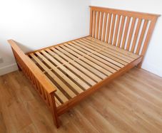 Solid pine bed