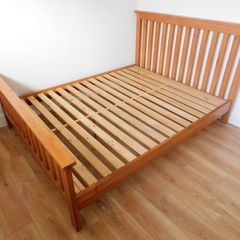 Solid pine bed