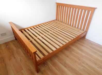Solid pine bed