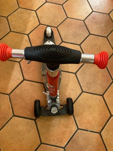 La Sports Kick Scooter  Foldable & adjustable