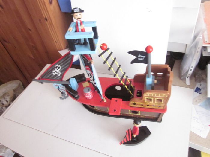 Little Town Wooden Pirate Ship With Pirates