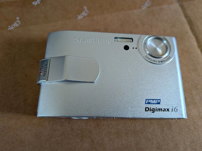 Samsung Digimax i6 Digital Camera