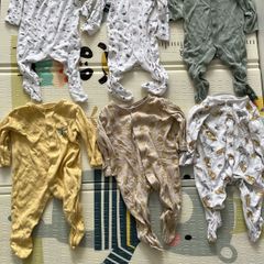 Baby bundle 0-3 months (sleepsuits, fleece onesies, bath towels, hats, sheets)