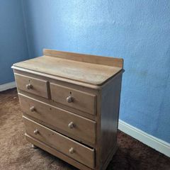 Pine chest of drawers