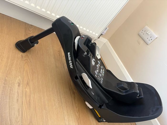 Infant car seat and isofix