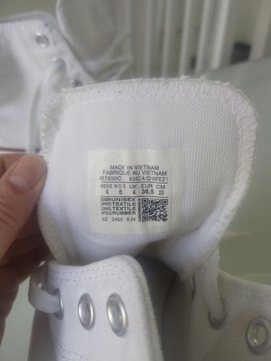 Converse Size 4
