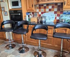 4 kitchen bar stools