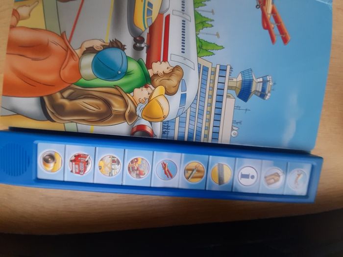 Children's sound book 'At the Airport'