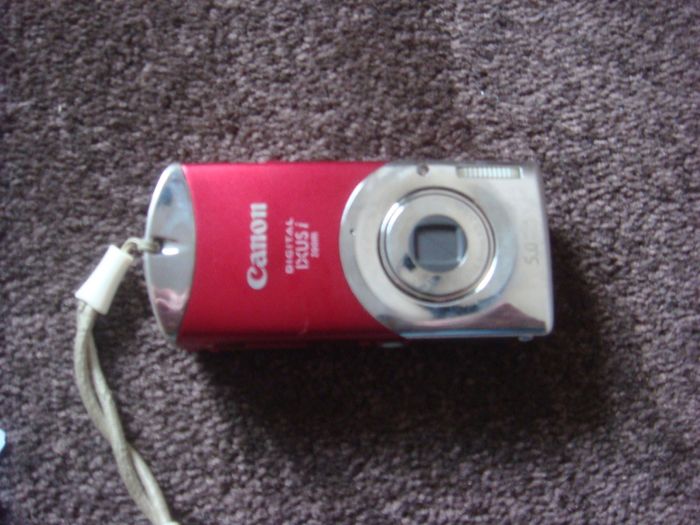 Canon Ixus Zoom- as small as a phone to fit in pocket