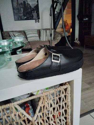 Leather clogs