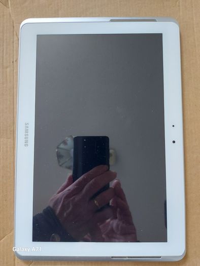 Samsung Galaxy Tab 2, Model GT-P5110, White, Comes with charging Cable, Pin Locked, for parts or repair