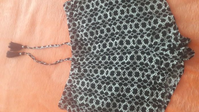 Black and white shorts size uk6