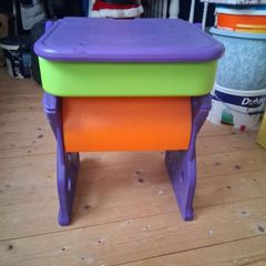 Free child's small desk table