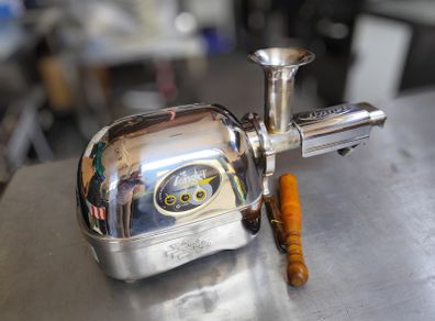 Masticating Cold press slow Juicer Angel 5500