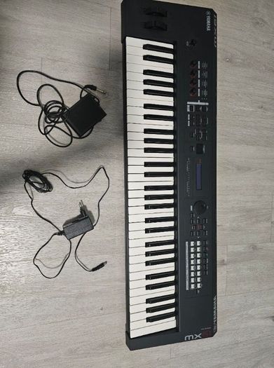 Yamaha mx 61 mx61 Synthesizer