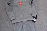 New.NIKE boys tracksuit.age 6/7