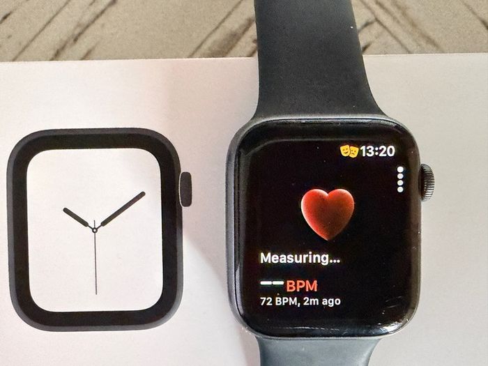 Apple Watch Series 4  44mm  Space Grey  Excellent Condition