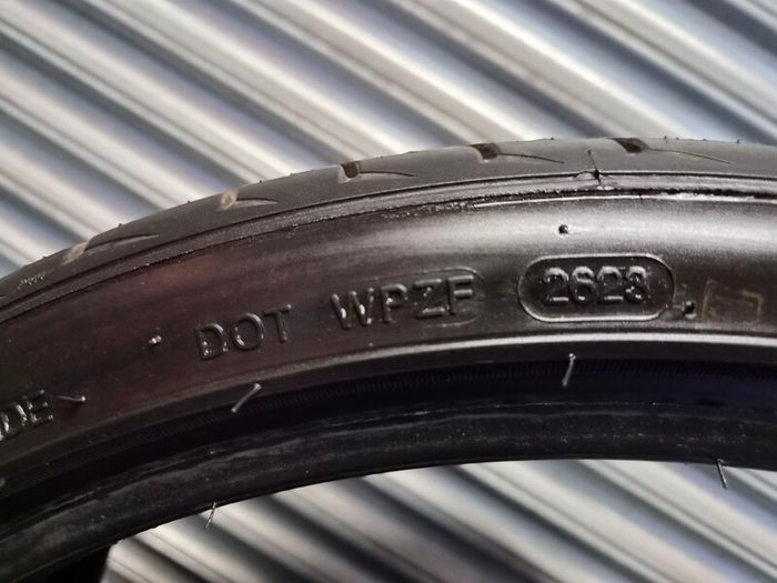 225/35R20 (Matching Pair)